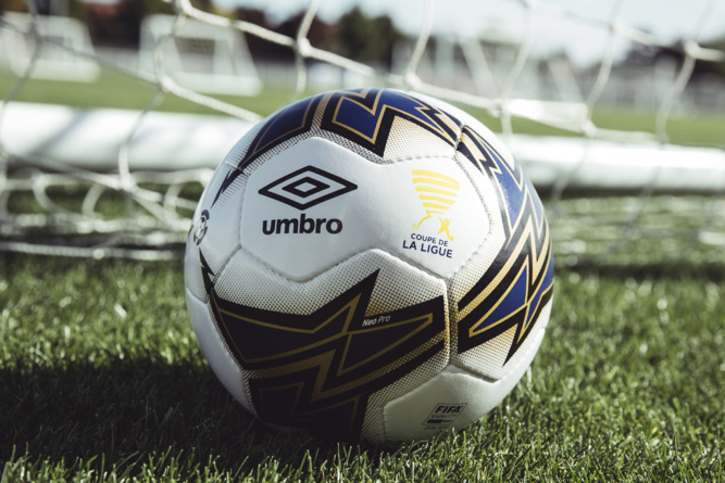 Umbro et la LFP présentent le nouveau ballon de la coupe de la Ligue