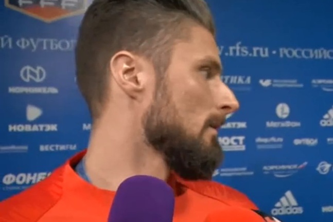 EdF : les journalistes vexent Giroud sans lui parler de Benzema EdF : les journalistes vexent Giroud sans lui parler de Benzema
