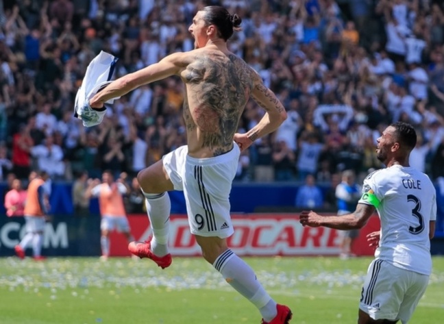 LA Galaxy : le but de dingue de Zlatan Ibrahimovic pour ses débuts en MLS LA Galaxy : le but de dingue de Zlatan Ibrahimovic pour ses débuts en MLS