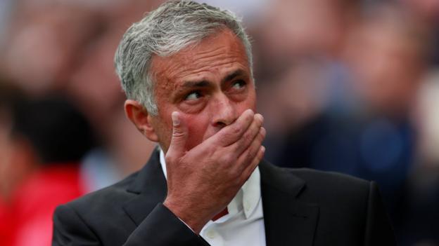 Mercato Manchester United : un autre banc attendrait déjà Mourinho ! Mercato Manchester United : un autre banc attendrait déjà Mourinho !