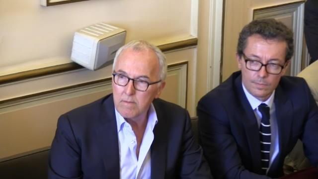 OM : Frank McCourt sort enfin du silence