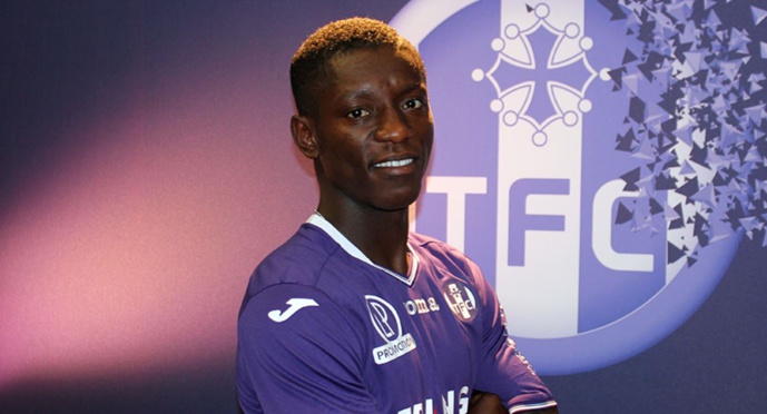 L'ex joueur de l'ASSE Max-Alain Gradel, se refuse de porter le maillot de l'OL L'ex joueur de l'ASSE Max-Alain Gradel, se refuse de porter le maillot de l'OL