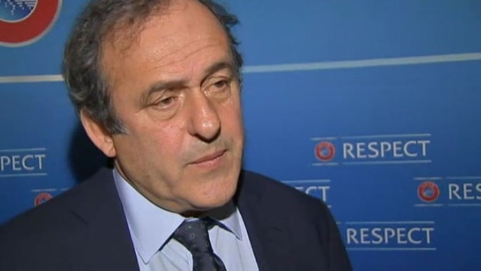 PSG : pour Platini l'arbitre n'aurait jamais du siffler le penalty face à Manchester PSG : pour Platini l'arbitre n'aurait jamais du siffler le penalty face à Manchester