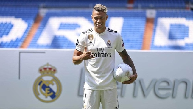 Real Madrid - Mercato : Mariano Diaz dans le viseur d'Arsenal ? Real Madrid - Mercato : Mariano Diaz dans le viseur d'Arsenal ?