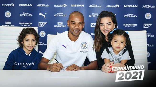 Manchester City : Fernandinho prolonge jusqu'en 2021 chez les Citizens Manchester City : Fernandinho prolonge jusqu'en 2021 chez les Citizens