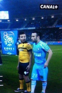 OM : Valbuena a trouvé un joueur à sa taille (photo) OM : Valbuena a trouvé un joueur à sa taille (photo)