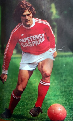 Passé par Valenciennes et le RC Lens, j'ai 52 sélections en Bleus. Qui suis-je ? Passé par Valenciennes et le RC Lens, j'ai 52 sélections en Bleus. Qui suis-je ?