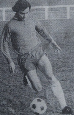 Passé par l'ASSE et le PSG, je totalise 49 sélections en Bleus. Qui suis-je ? Passé par l'ASSE et le PSG, je totalise 49 sélections en Bleus. Qui suis-je ?