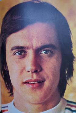 Passé par l'OM, l'AS Monaco et l'OL, j'ai 8 sélections en Bleus. Qui suis-je ? Passé par l'OM, l'AS Monaco et l'OL, j'ai 8 sélections en Bleus. Qui suis-je ?