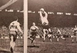 Lyon les adore, Lacazette et Tolisso doivent s'inspirer de ces anciens de l'OL ! Lyon les adore, Lacazette et Tolisso doivent s'inspirer de ces anciens de l'OL !