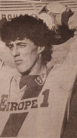 Si tu es supporter lensois, alors tu as adoré cet ancien génie du RC Lens Si tu es supporter lensois, alors tu as adoré cet ancien génie du RC Lens