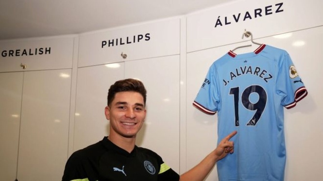 Manchester City : Julian Alvarez déjà sur le départ, le Barça à l'affut ? Manchester City : Julian Alvarez déjà sur le départ, le Barça à l'affut ?