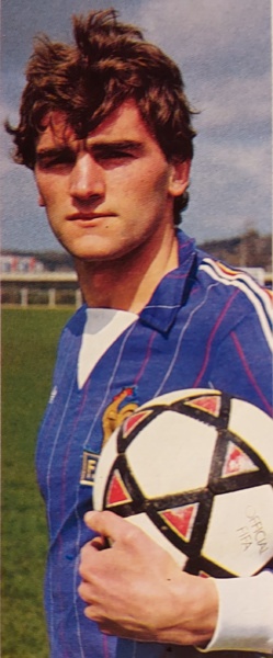 Adoré à l'OM, Nantes, Brest et Monaco, j'ai 28 sélections en Bleus. Qui suis-je ? Adoré à l'OM, Nantes, Brest et Monaco, j'ai 28 sélections en Bleus. Qui suis-je ?