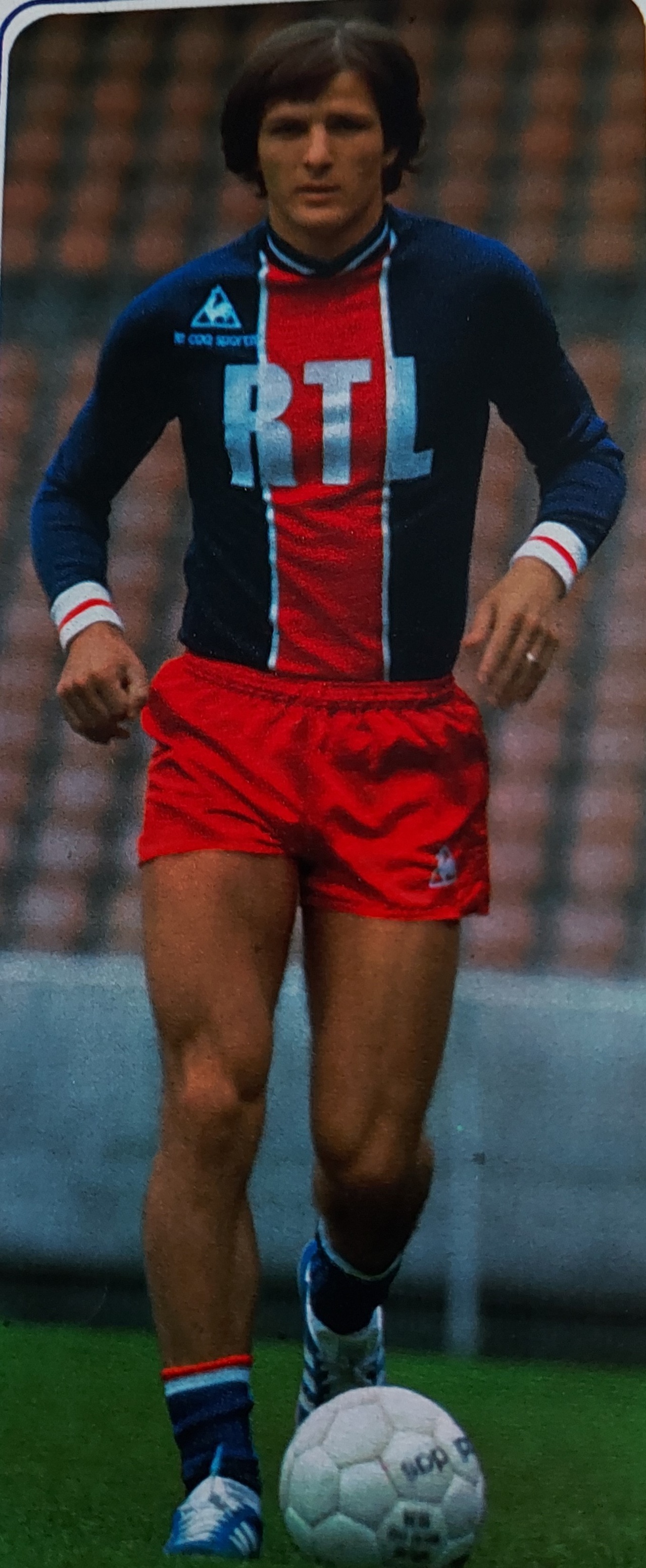 Adoré à Saint-Etienne, le PSG va chiper ce talent à l'ASSE ! Adoré à Saint-Etienne, le PSG va chiper ce talent à l'ASSE !