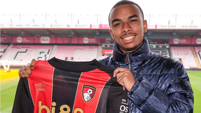 Éli Junior Kroupi (ex FC Lorient) entre dans l'histoire de la Premier League avec Bournemouth Éli Junior Kroupi (ex FC Lorient) entre dans l'histoire de la Premier League avec Bournemouth