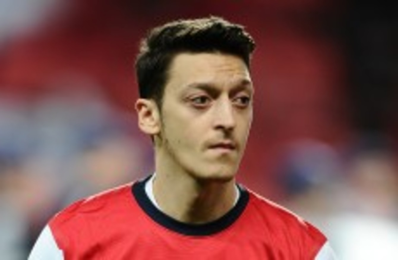 Arsenal : Mesut Özil allumé de toutes parts 