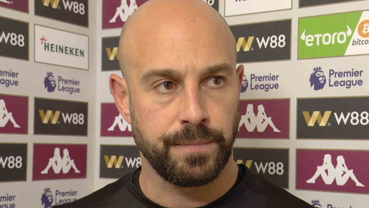Milan AC, Aston Villa : Pepe Reina