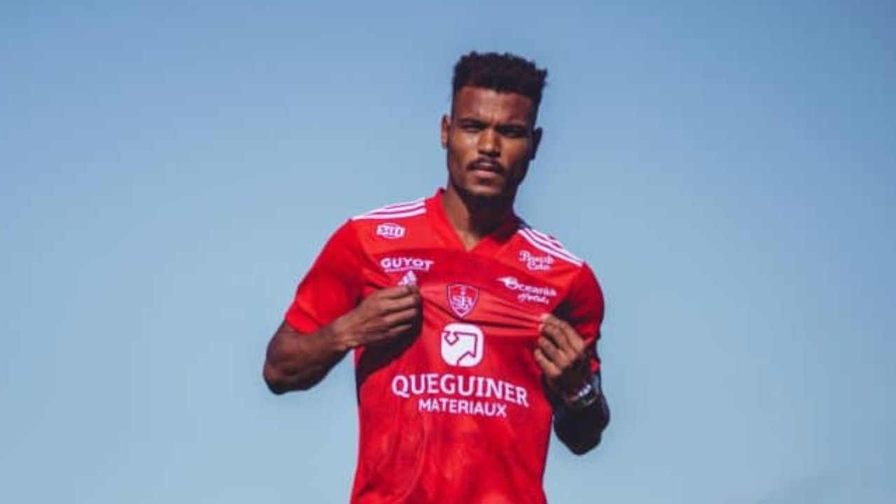 Steve Mounié quitte Huddersfield pour Brest