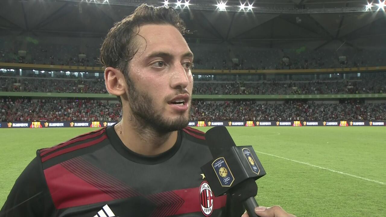 Milan AC : Hakan Calhanoglu sur le départ !