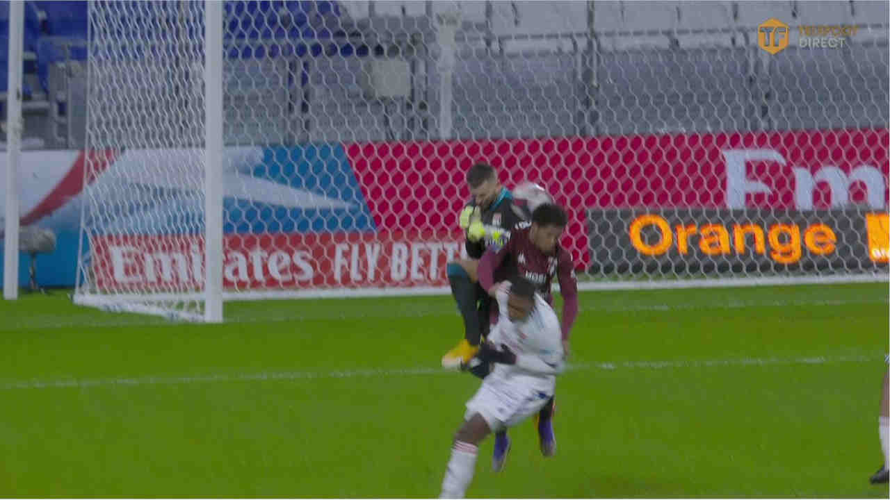 Le gros choc entre Anthony Lopes et Vagner