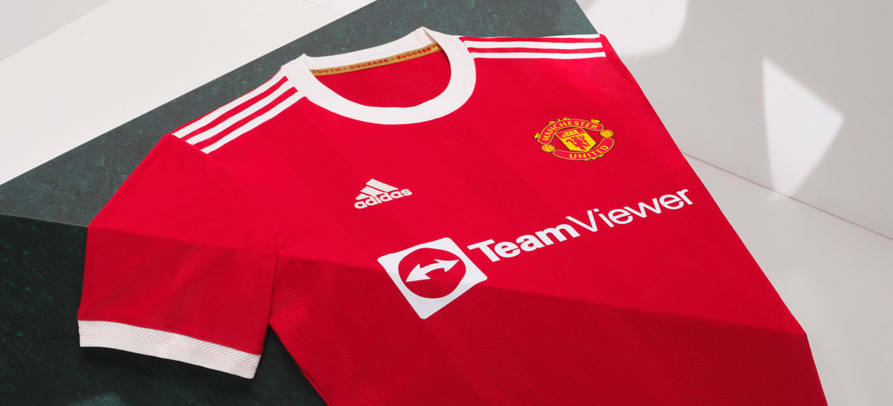 Adidas dévoile le maillot domicile 2021-2022 de Manchester United