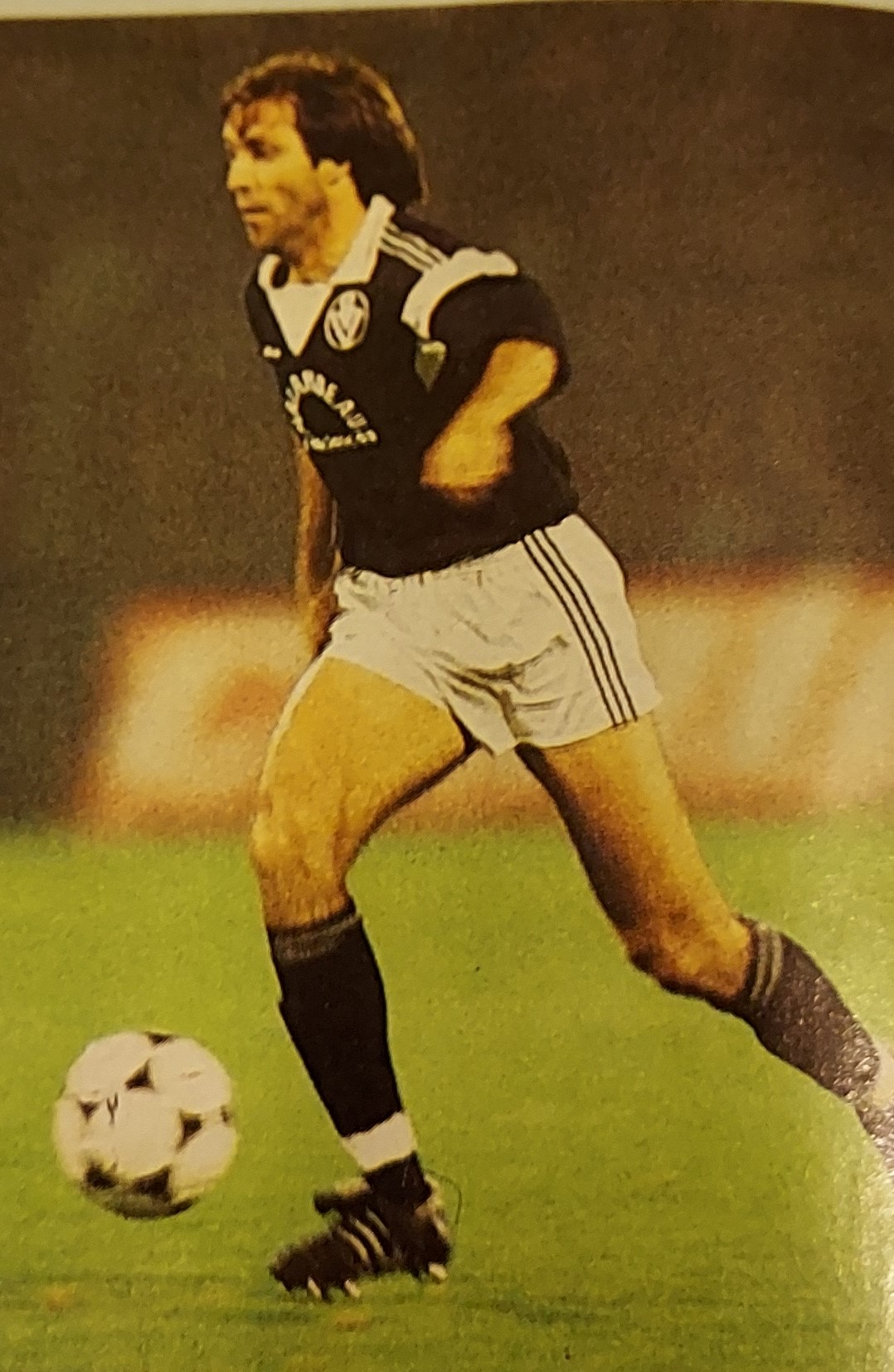 Aussi brave qu'agressif sur un terrain, il est adoré à Nîmes, Bordeaux et Montpellier !