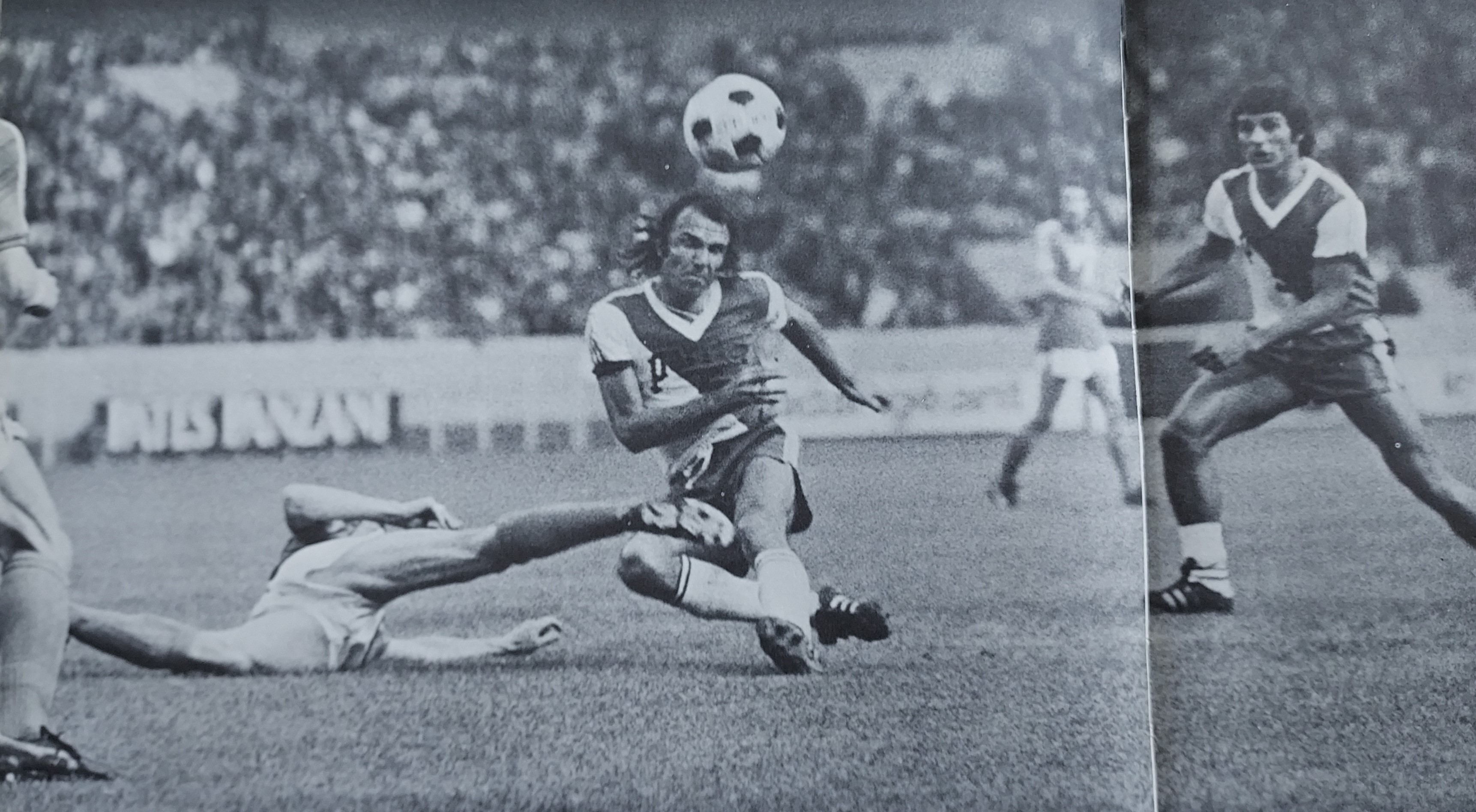 Adoré à Sochaux et Nice, cet ancien de Monaco et Besançon a eu 16 sélections en Bleus. Qui est-il ? Adoré à Sochaux et Nice, cet ancien de Monaco et Besançon a eu 16 sélections en Bleus. Qui est-il ?