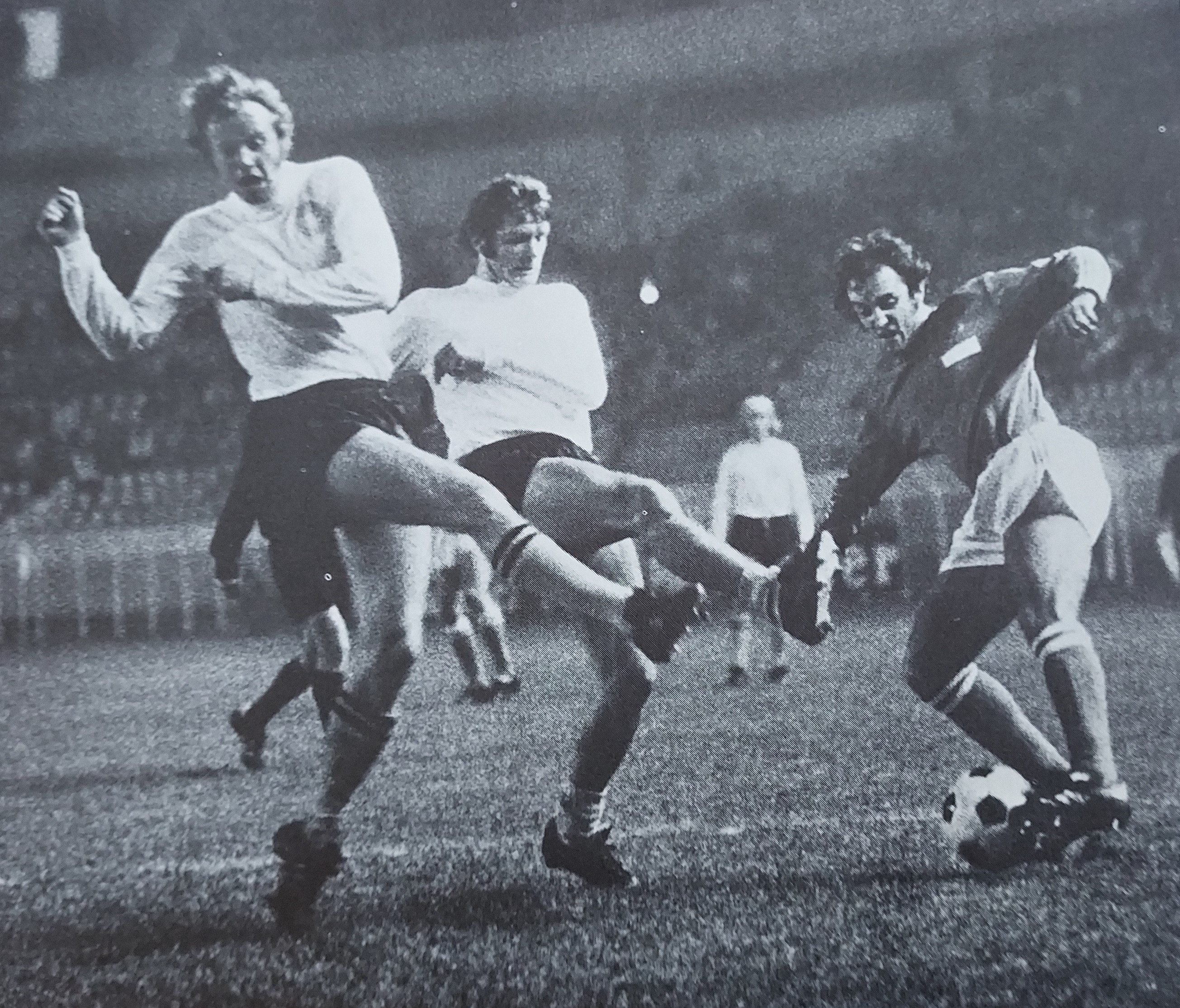 Adoré à l'ASSE, cet ancien de St Etienne et Montpellier compte 4 sélections en Equipe de France ! Adoré à l'ASSE, cet ancien de St Etienne et Montpellier compte 4 sélections en Equipe de France !