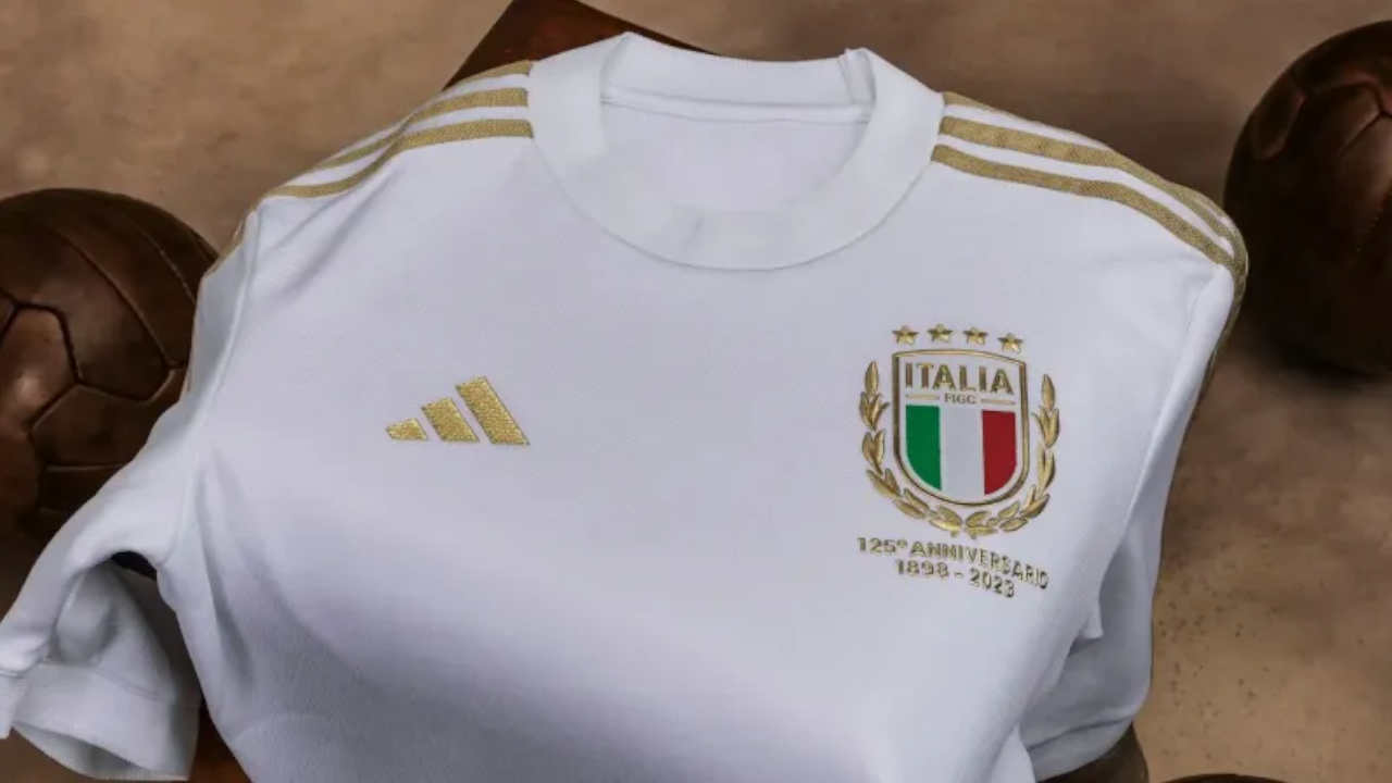Adidas signe un maillot blanc étincelant pour célébrer les 125 ans de l'Italie !