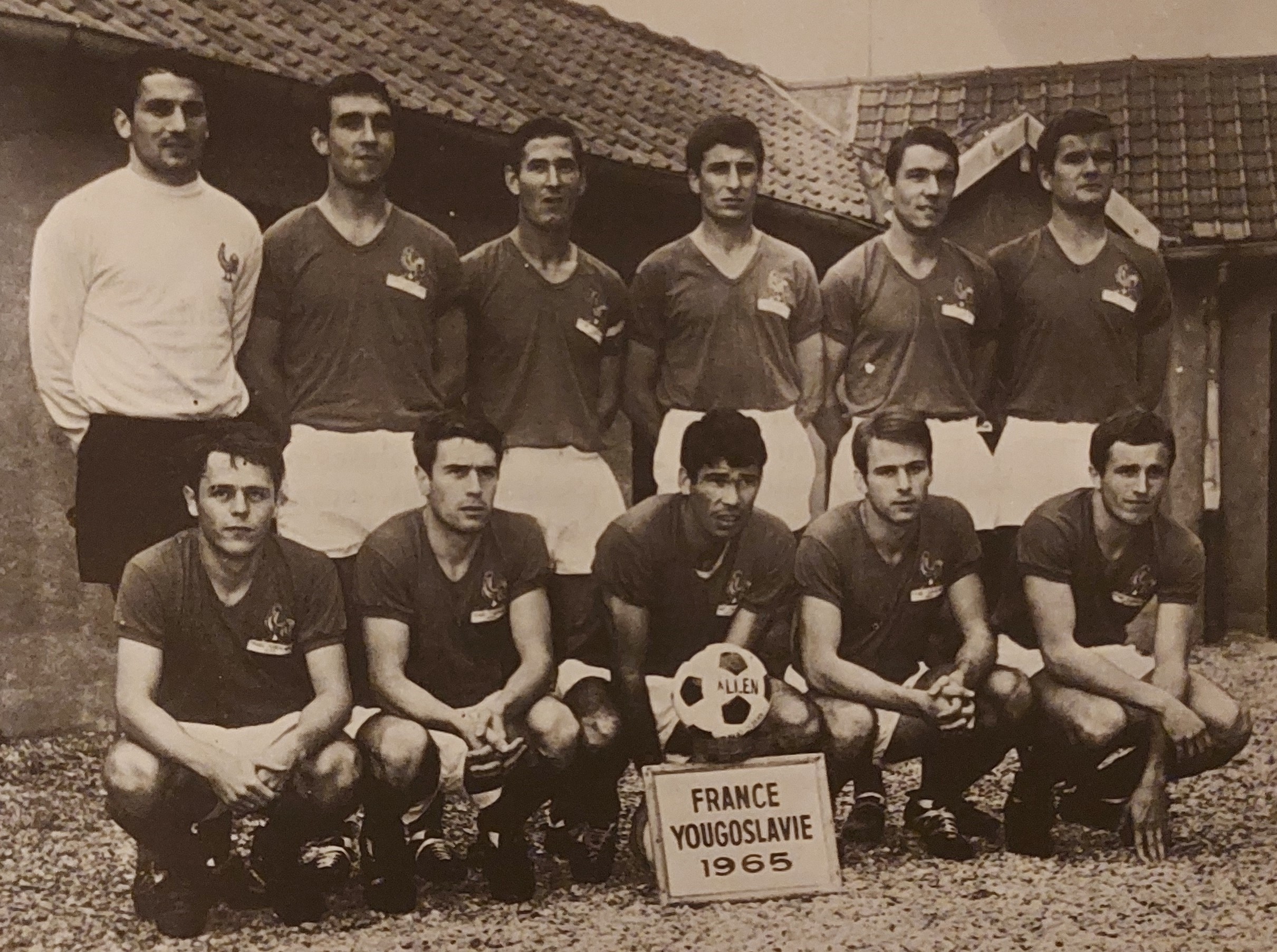 Adoré à Valenciennes, cet ancienne star de l'OM compte 25 sélections en Bleus ! Adoré à Valenciennes, cet ancienne star de l'OM compte 25 sélections en Bleus !