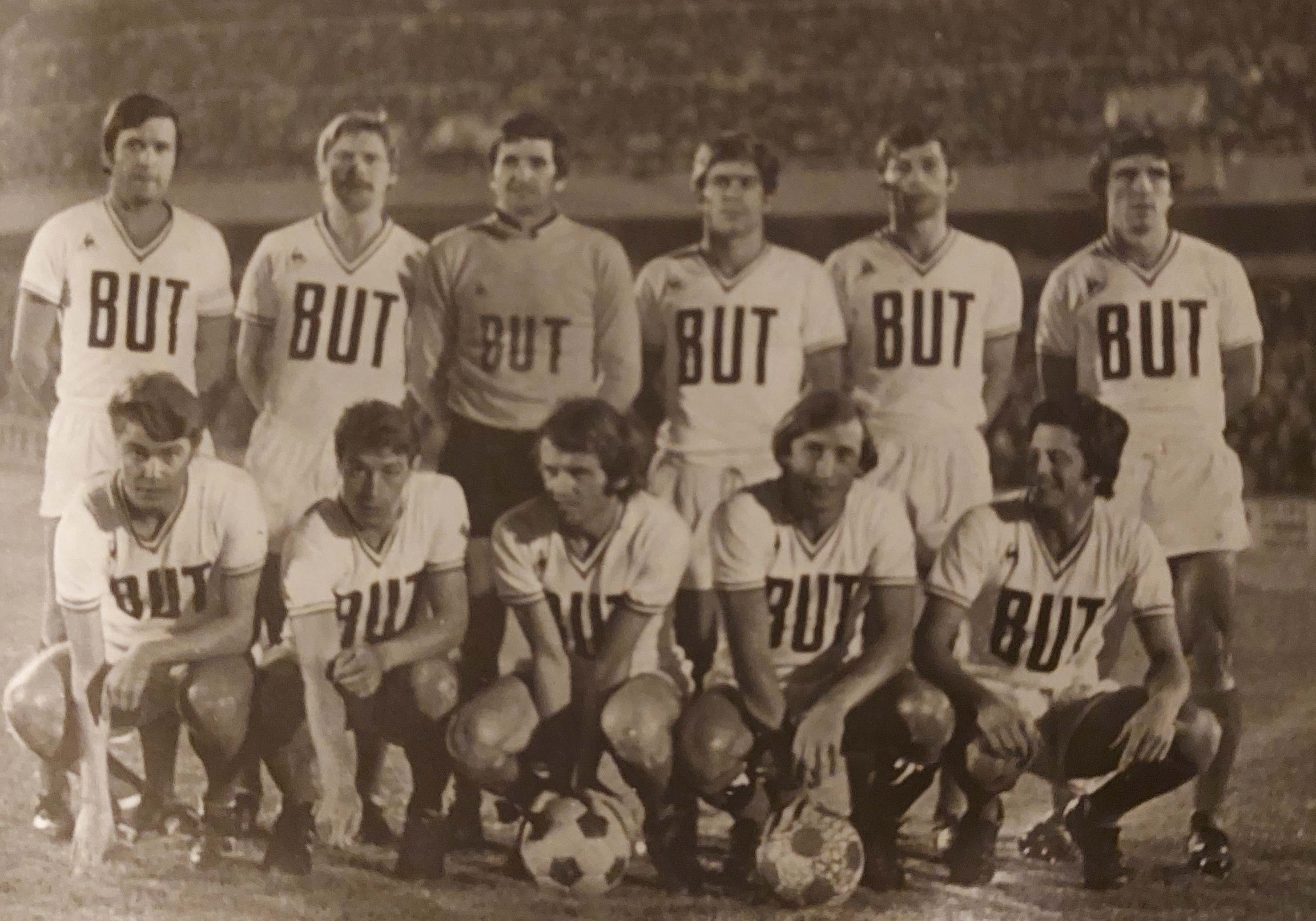 Adoré à Valenciennes, cet ancienne star de l'OM compte 25 sélections en Bleus ! Adoré à Valenciennes, cet ancienne star de l'OM compte 25 sélections en Bleus !