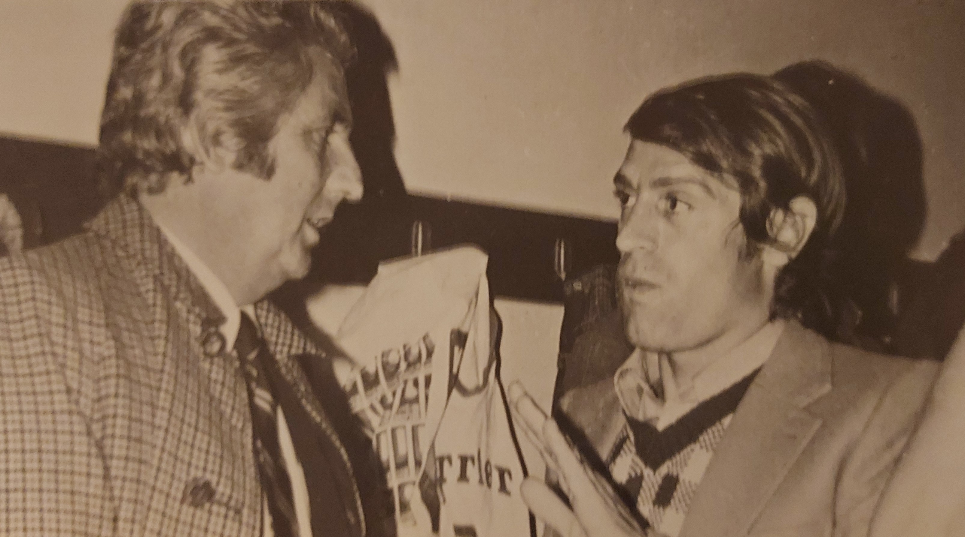 Adoré à Valenciennes, cet ancienne star de l'OM compte 25 sélections en Bleus ! Adoré à Valenciennes, cet ancienne star de l'OM compte 25 sélections en Bleus !