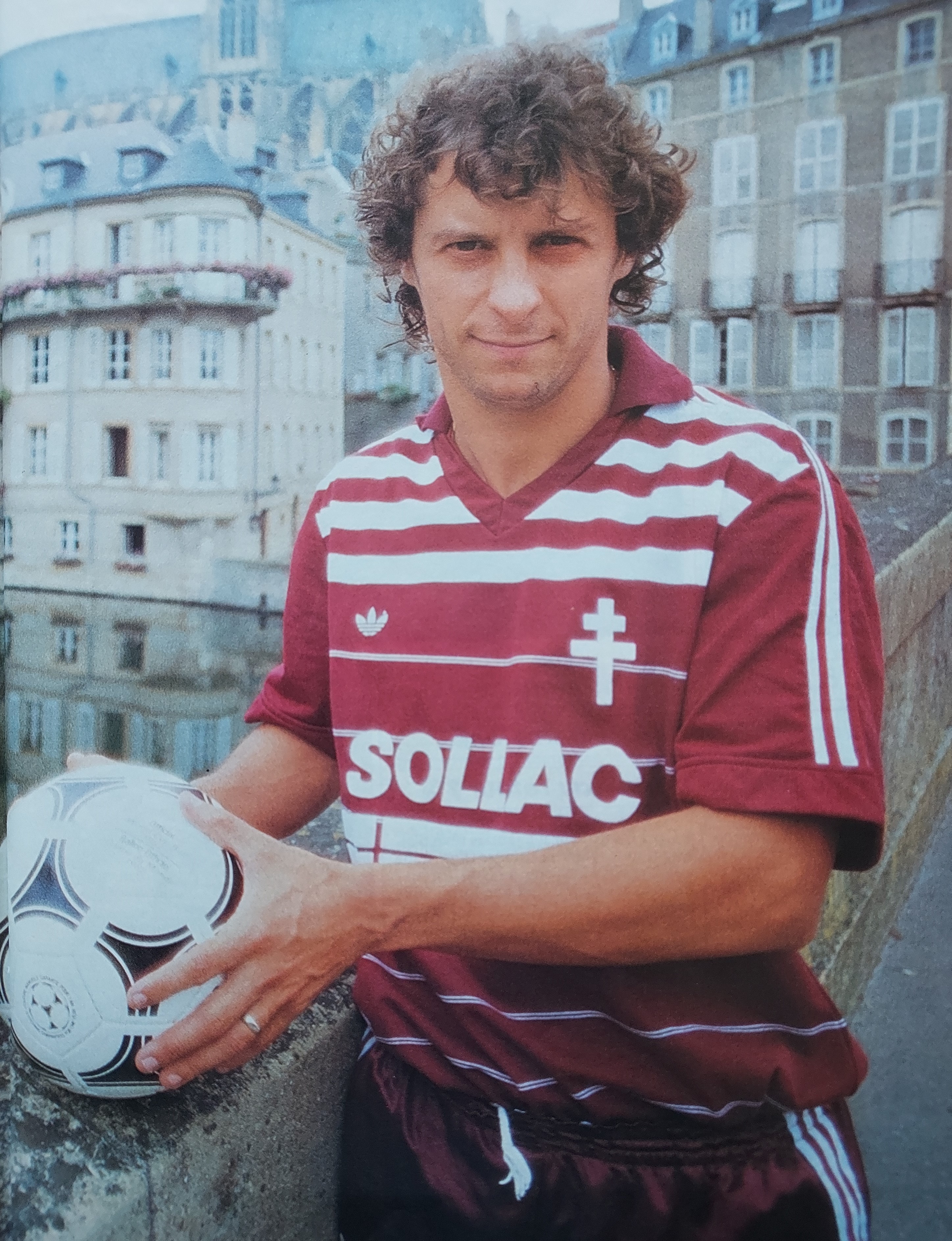 Adoré à Lyon, Nice et Besançon, il réalisait un exploit avec le FC Metz contre le Barça ! Adoré à Lyon, Nice et Besançon, il réalisait un exploit avec le FC Metz contre le Barça !