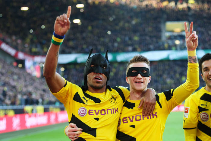 Les super héros du derby de la Ruhr sont à Dortmund. Aubameyang et Reus ont mis à mal Schalke 04.