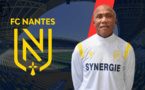 Antoine Kombouaré tape du poing sur la table avant FC Nantes - OL
