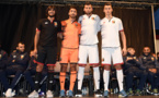 Lotto Sport Italia présente les nouveaux maillots du Genoa CFC 2016 - 2017
