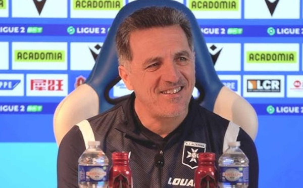 Soulagement pour Christophe Pélissier avant FC Lorient - AJ Auxerre