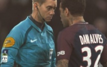PSG : Daniel Alves adresse un message cinglant à Clément Turpin