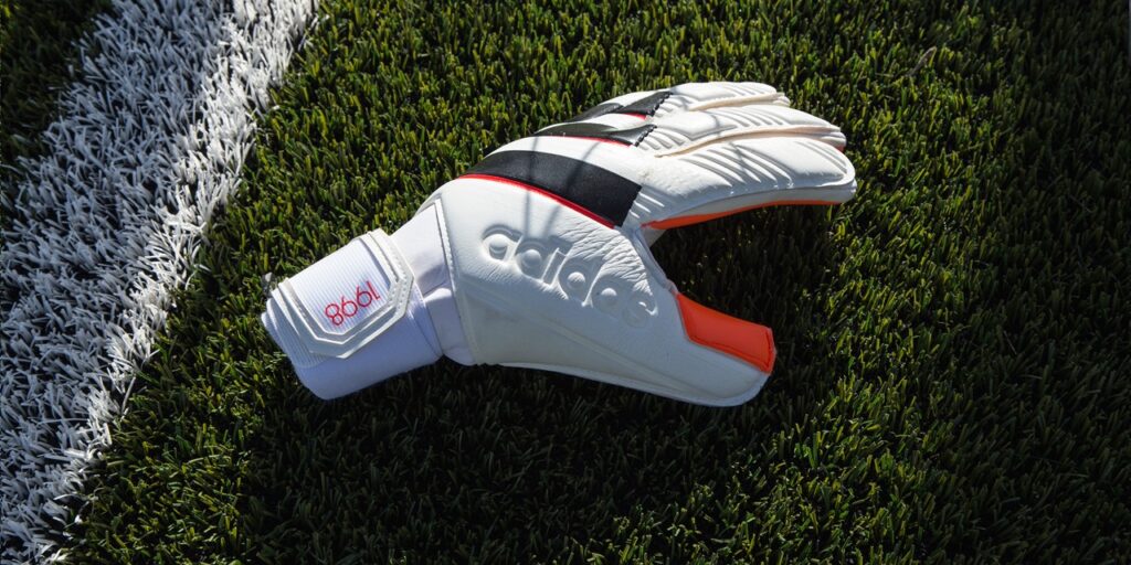 adidas lance le nouveau "History Pack", une collection de gants rétro