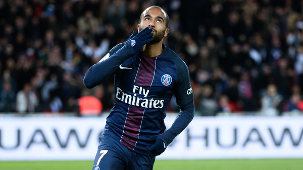 Deux clubs foncent sur Lucas