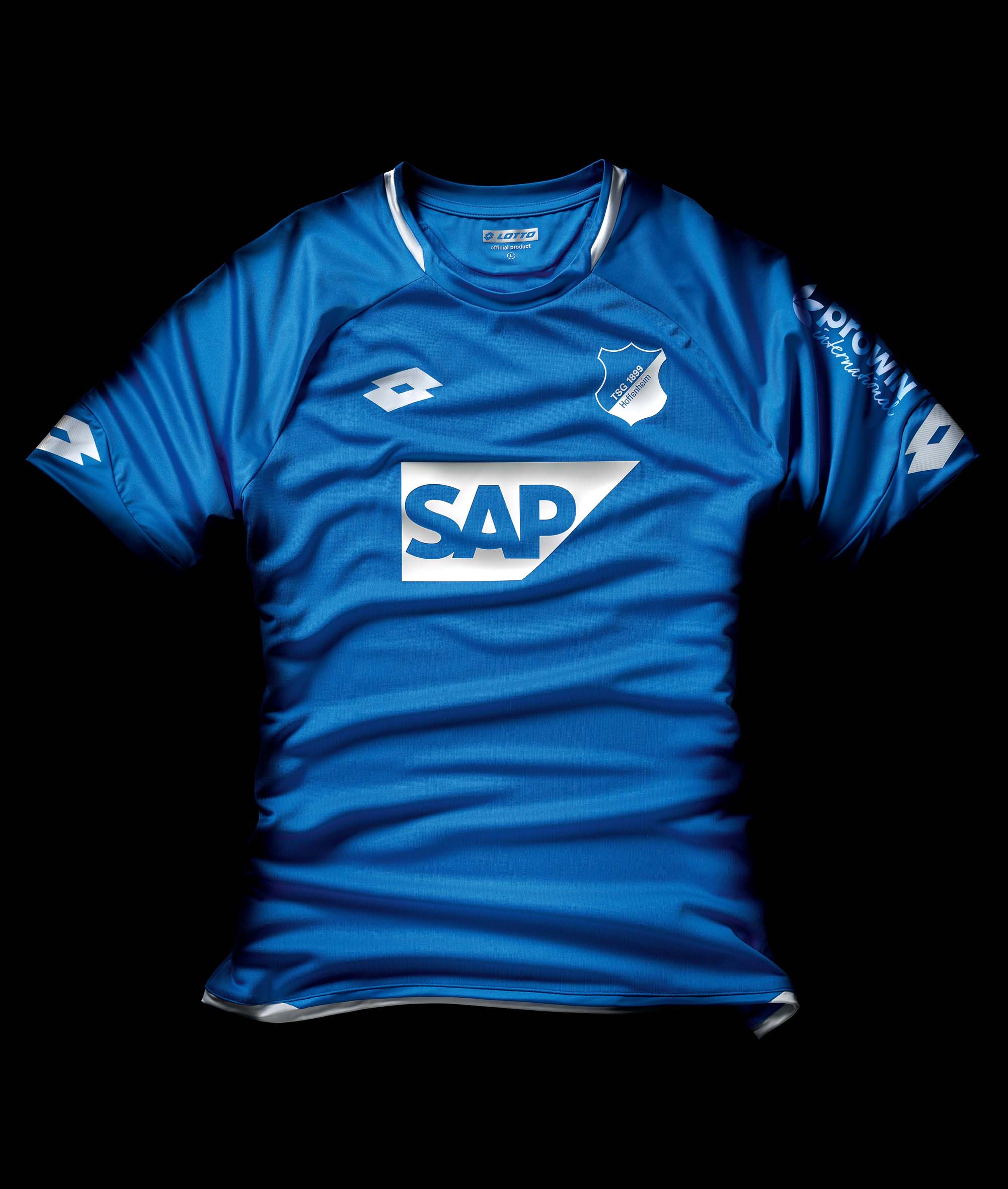 Lotto présente le nouveau maillot domicile porté par le TSG Hoffenheim pour la saison 2018/2019.
