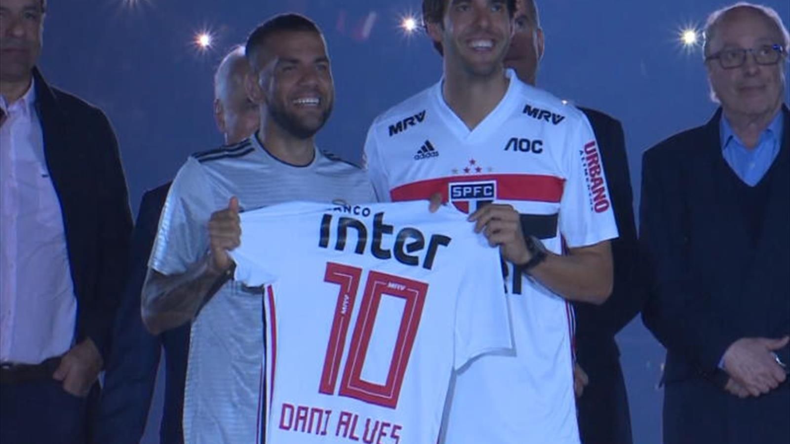 Sao Paulo - Dani Alves tacle le Barça et la Juventus