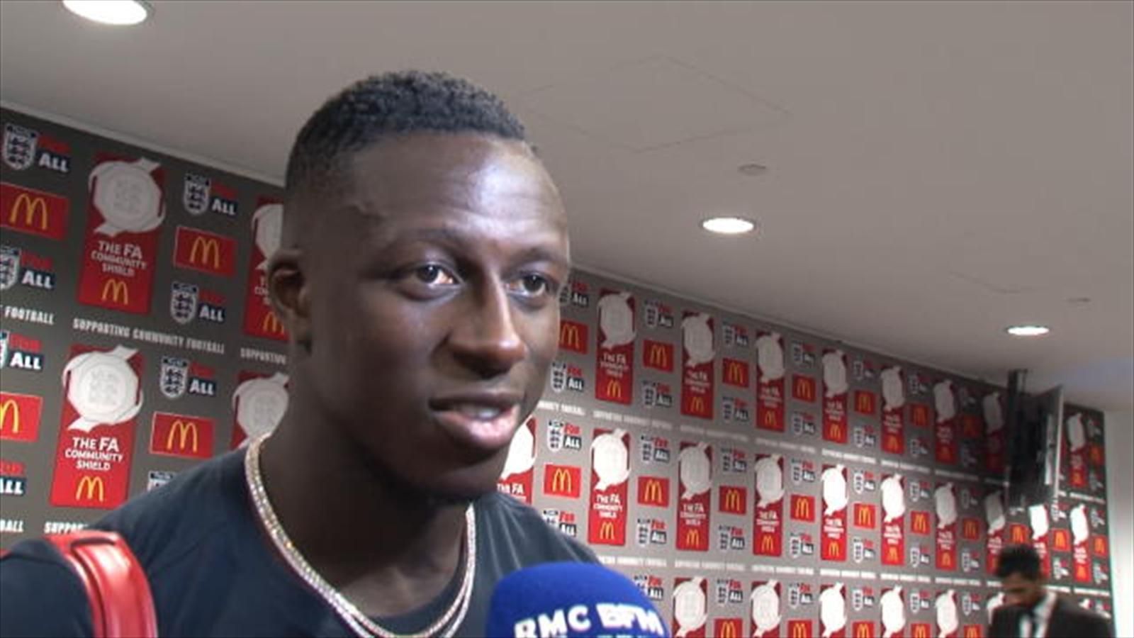 Manchester City : Benjamin Mendy félicité par Guardiola