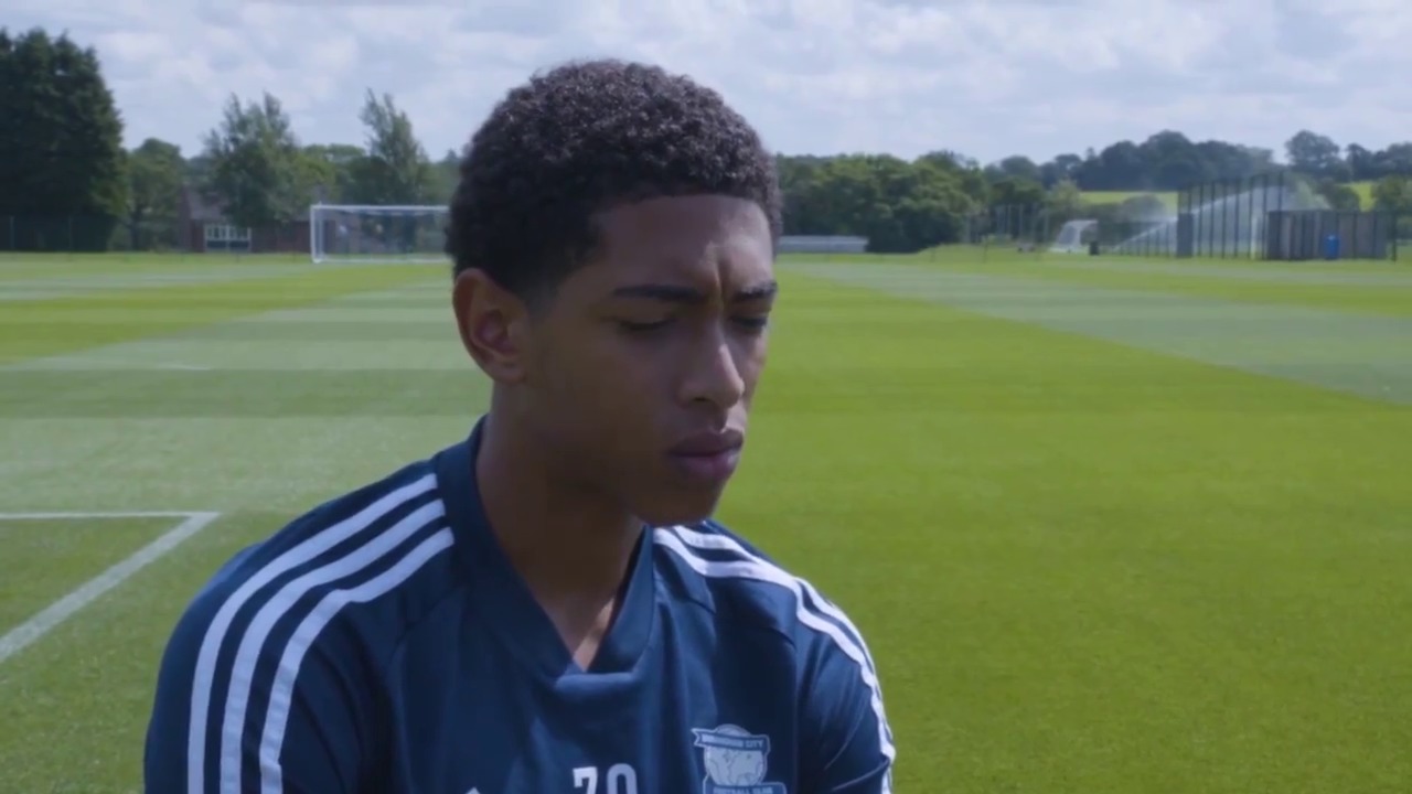 Manchester United – Mercato : énorme offre pour la pépite Jude Bellingham ?