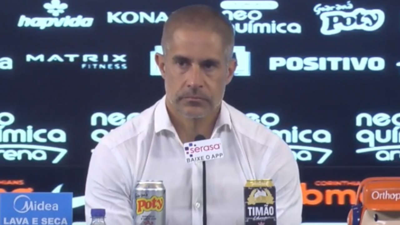 Sylvinho (ex OL) viré des Corinthians