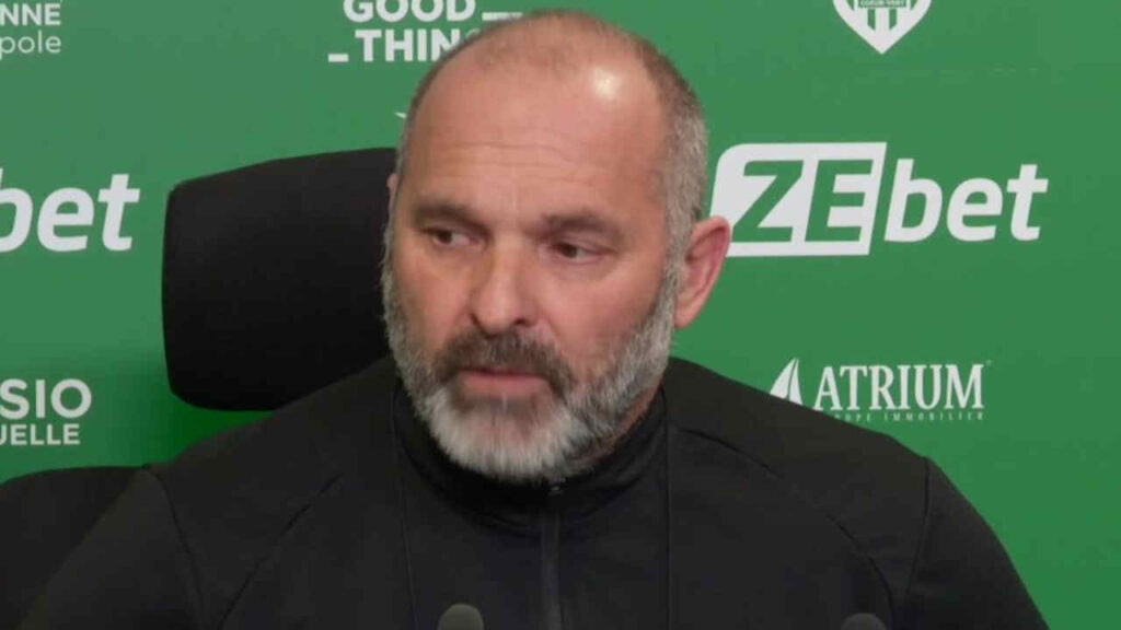 Pascal Dupraz (Dijon FCO) lâche un petit Scud sur l'ASSE