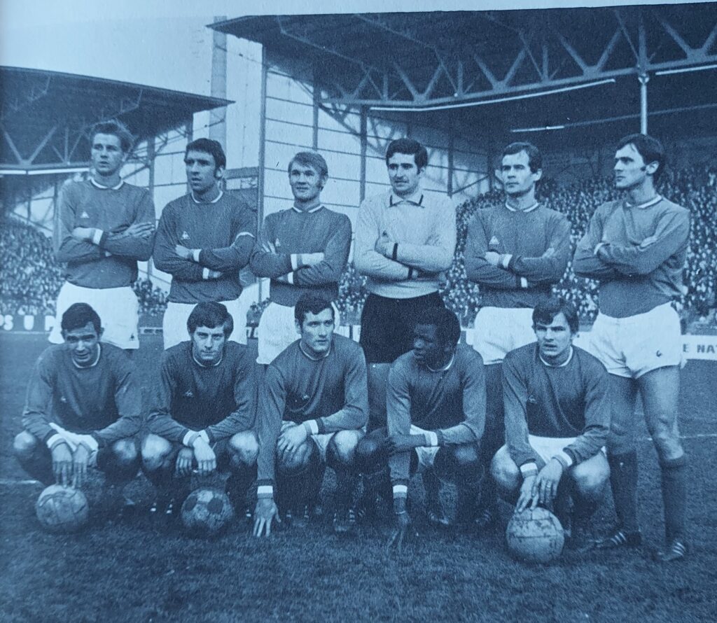 44 sélections en Equipe de France, je n'ai connu que l'OM et l'ASSE. Qui suis-je ?
