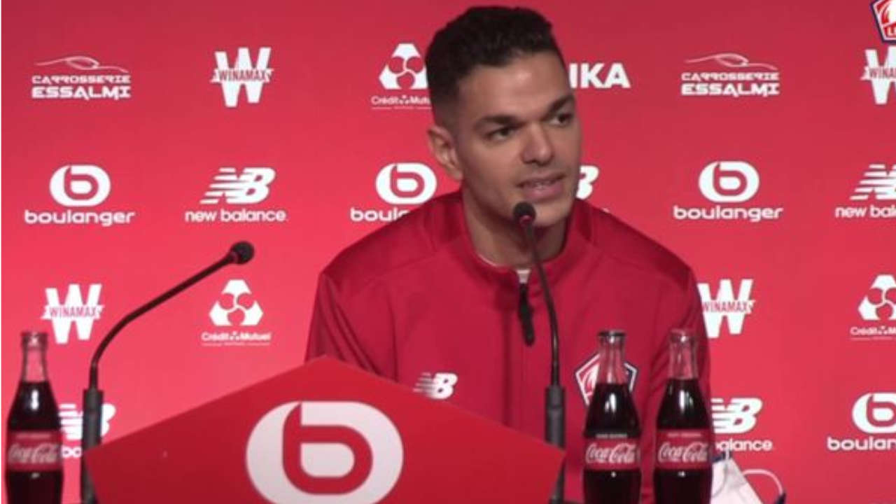 Ben Arfa clash Aulas, il se prend un violent tacle les deux pieds décollés !