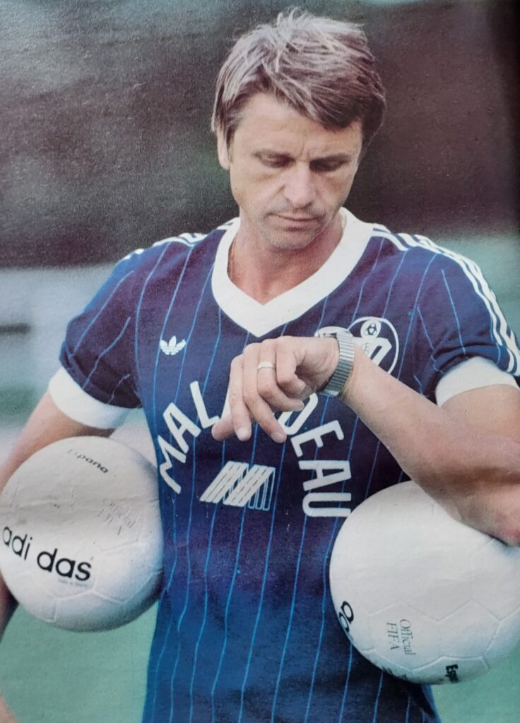 Passé par l'ASSE et l'OL, il est l'un des rares à être encore adoré tant à St Etienne qu'à Lyon !