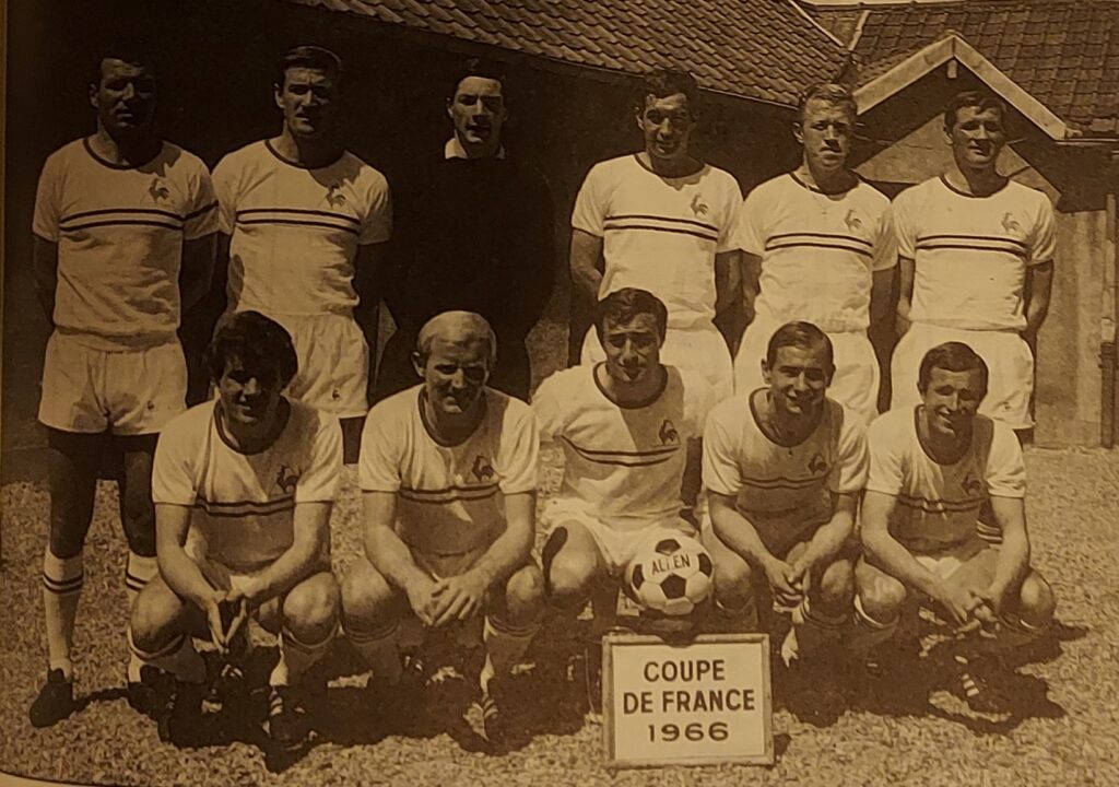 Cet Alsacien fera les beaux jours de Strasbourg et de l'OM, il compte 3 sélections en Bleus !